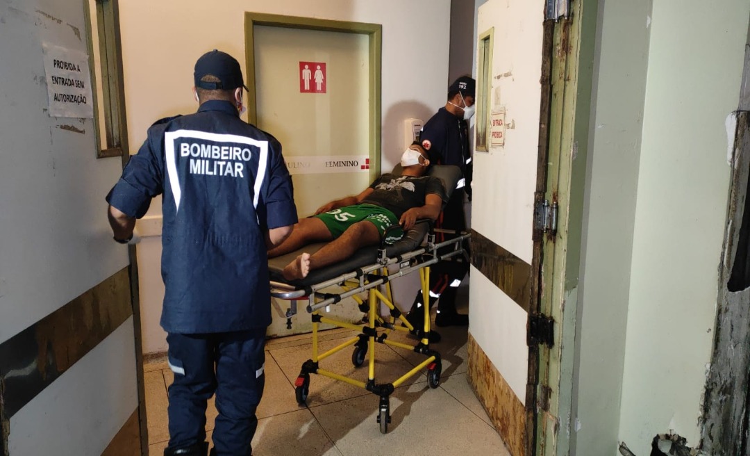 Dono de distribuidora é alvejado com um disparo de arma de fogo nas nádegas